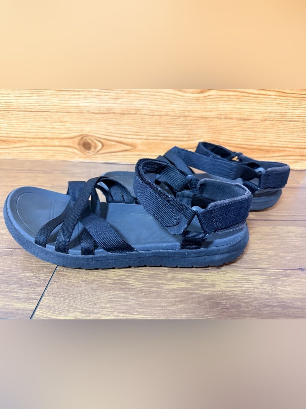 Teva Women's Sanborn Mia Sandal Size 11 Black Strappy Hiking Outdoor